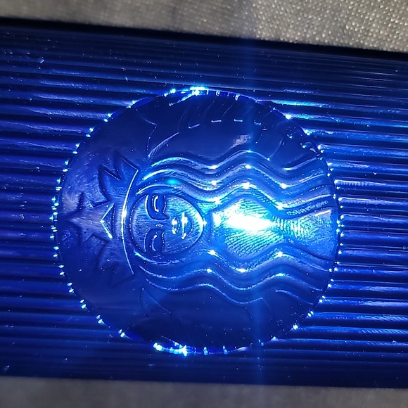 Starbucks Summer 2024 Metallic Sapphire Blue Pleated Venti Tumbler - Picture 4 of 7